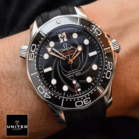 Omega Seamaster Aqua Terra 220.10.41.21.03.001 Omega Seamaster Black Dial Rubber Black Bracelet Replica on the wrist