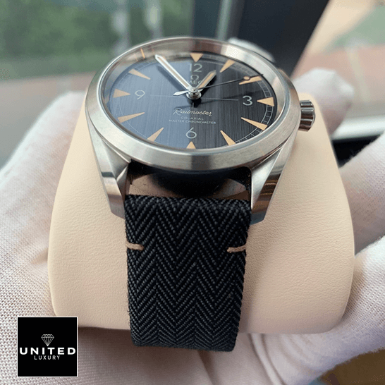 Omega Railmaster Co-Axial Master Chronometer Black Dial 220.12.40.20.01.001 Detailed Replica omega seamaster 220.12.40.20.01 replica silver Omega Railmaster Black Dial Black Buckle Replica on the hand