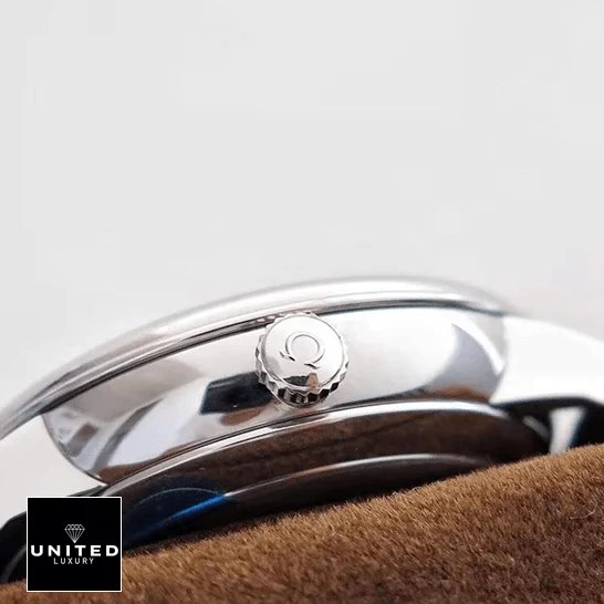 Omega De Ville Prestige 424.10.40.20.02.001 Omega De Ville Stainless Steel Claps 424.53.40.21.04.001 Replica crown on the omega logo