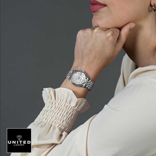 Rolex Datejust 178344 Diamond Bezel Exact Replica 1:1 ladies datejust 31mm replica2 Rolex Datejust 178344 Mother Pearl Diamond Dial Replica on the women wrist