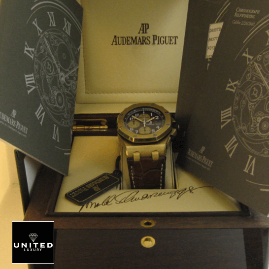 Audemars Piguet Royal Oak Offshore 26007BA.OO.D088CR.01 Audemars Piguet Royal Oak 26007BA.OO_.D088CR.01 Replica in the ap box