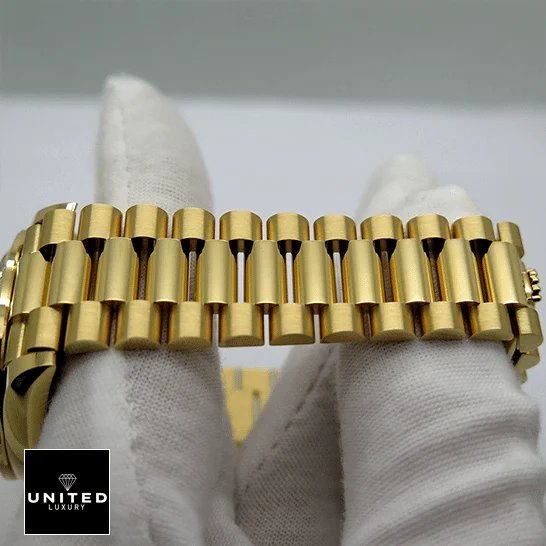 Rolex Day-Date 128348RBR rolex_day_date_yellow_gold_with_pave_diamond_dial_sapphire_128348RBR_0030_replica_bracelet_unitedluxurynet