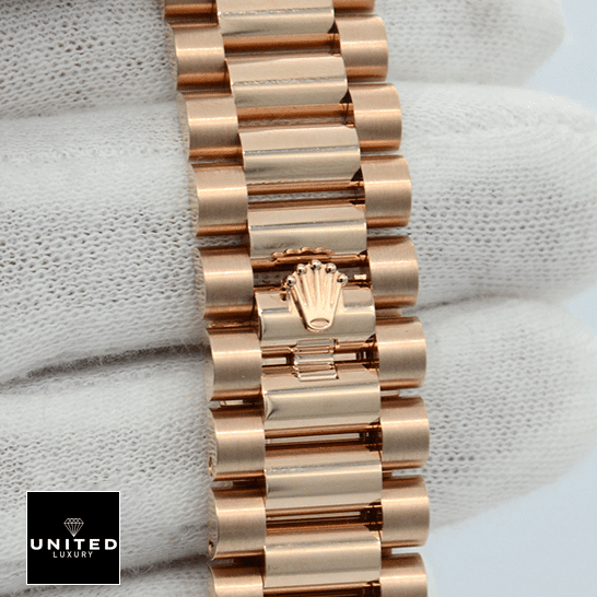 Rolex Day-Date 128235 Rolex Day-Date 36 128235-0037 Replica Rose Gold Oyster Bracelet on the Rolex Logo