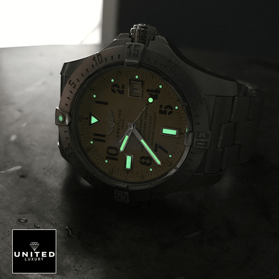 Breitling Avenger II Seawolf A17331 breitling_aeromarine_avenger_seawolf_man_lume