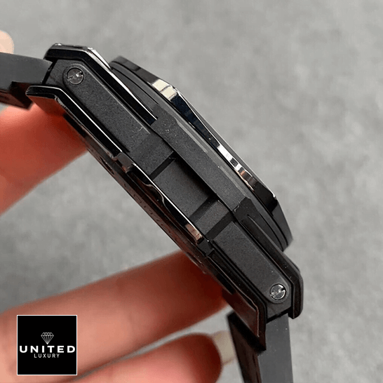 Hublot Big Bang HUblot Big Bang Sang All Black Case Replica side view on the hand