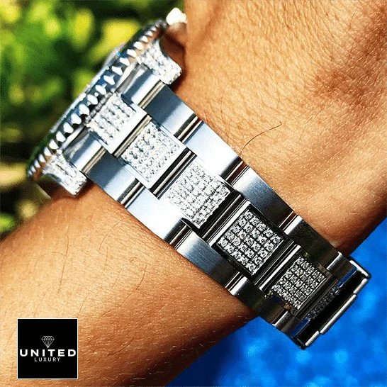 Rolex Submariner 116610LV Rolex Submariner Hulk 116610LV Diamond Bracelet Iced Out Replica on his arm