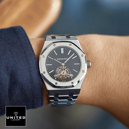 Audemars Piguet Royal Oak Tourbillon 26522CE Audemars Piguet 26512ST.OO_.1220ST.01 Tourbillion Replica on the man wrist