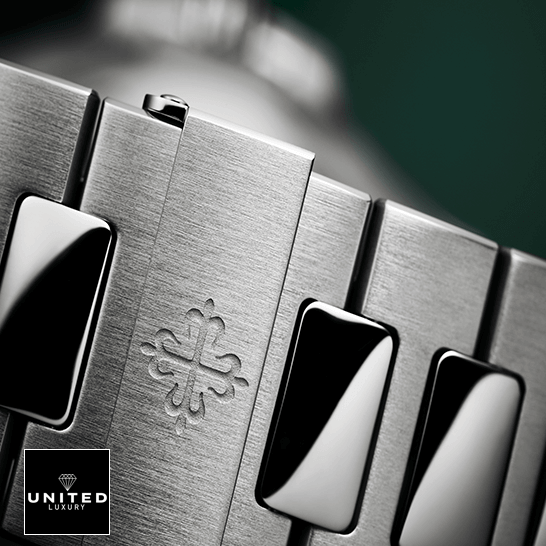 Patek Philippe Nautilus 5711/1A-014 Patek Philippe 5711_1A-014 Nautilus Steel Bracelet Replica clasp on the logo
