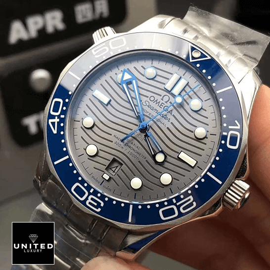 Omega Seamaster Diver 007 Edition 210.30.42.20.06.001 Ultra Realistic Replica omega seamaster diver 300m 210.30.42.20.06.001 replica tiltedright omega-seamaster-diver-300m-210.30.42.20.06.001-replica-tiltedright