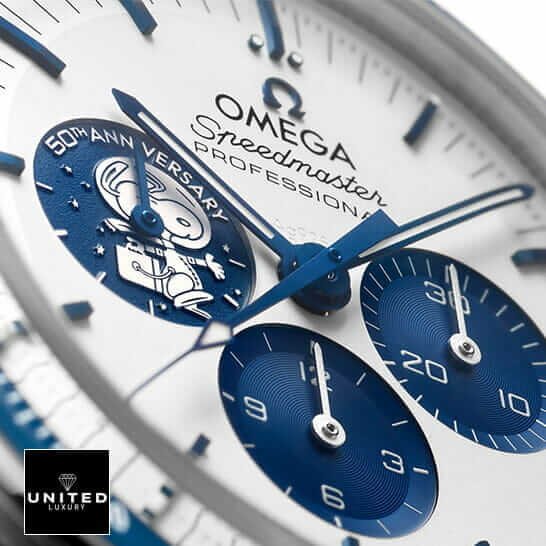 Omega Speedmaster Omega Speedmaster Professıonal White Dial Replica close analog view