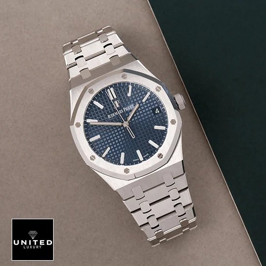Audemars Piguet Royal Oak 15500ST Audemars Piguet Royal Oak 565.NX_.7170.LR Blue Dial Replica on the grey