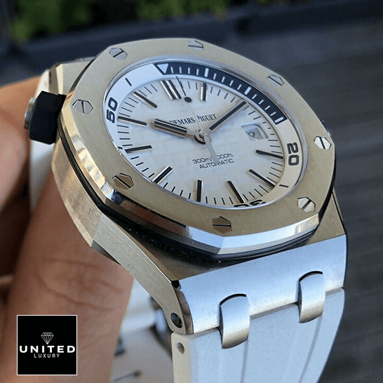 Audemars Piguet Royal Oak Offshore 26170ST.OO.D101CR.01 Audemars Piguet Royal Oak Replica white rubber bracelet on the hand