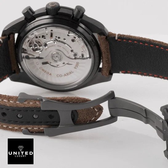 Omega Speedmaster Moonwatch 311.92.44.51.01.006 True Replica 1:1 omega speedmaster 311.92.44.51 replica bracelet Omega Speedmaster Leather Bracelet Replica opened clasp upside view