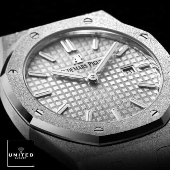 Audemars Piguet Royal Oak 67653BC Audemars Piguet royal oak frosted replica close up view