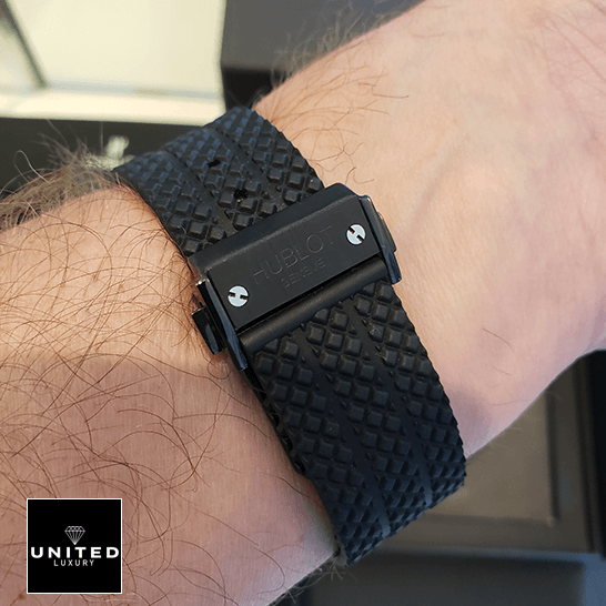 Hublot Big Bang 301.CX.130.RX Hublot Big Bang 301.cx_.130.rx Black Rubber Bracelet Replica on the wrist
