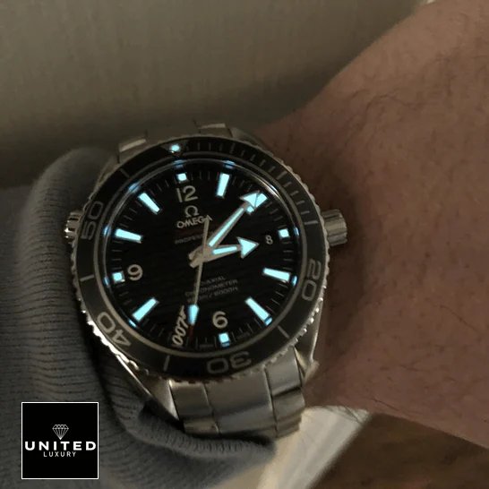 Omega Seamaster Planet Ocean 232.30.42.21.01.004 Omega Seamaster Planet Ocean Black Dial Replica phosphor dial on the wrist