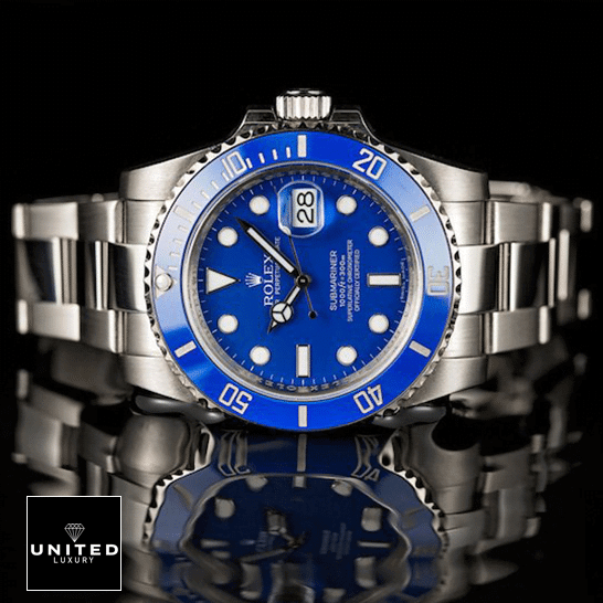 Rolex Submariner Date 116619 Rolex Submariner 116619lb-0001 Oyster Replica on the table