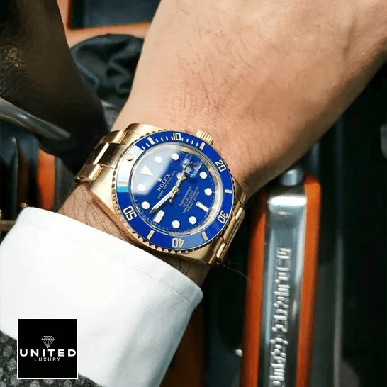 Rolex Submariner Date Rolex 116618LB Submariner Gold Blue Dial Replica on the wrist