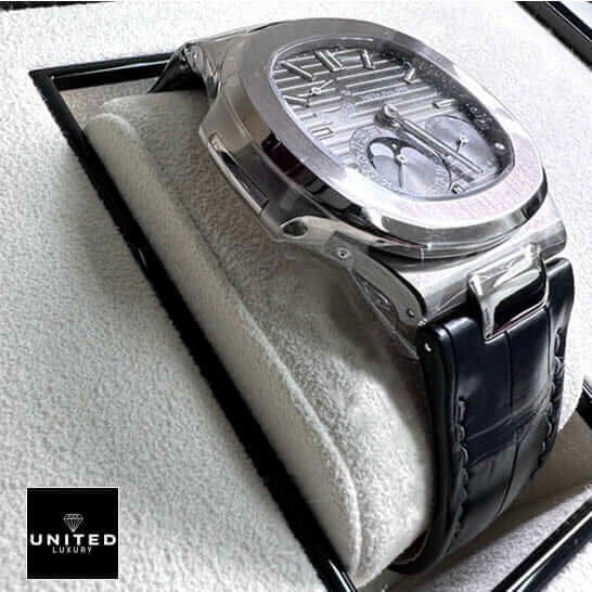 Patek Philippe Nautilus 5712/1A-001 patek-philippe-nautilus-moon-phase-replica-5